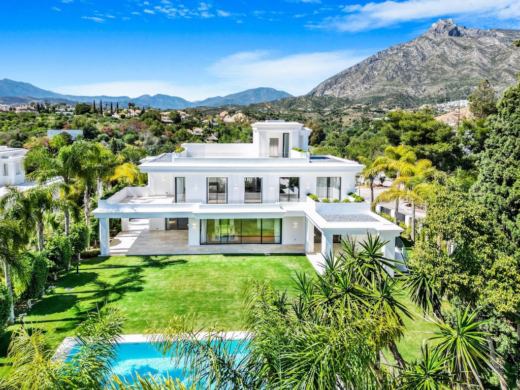 Villa in Playa Duque Marbella - Image 2