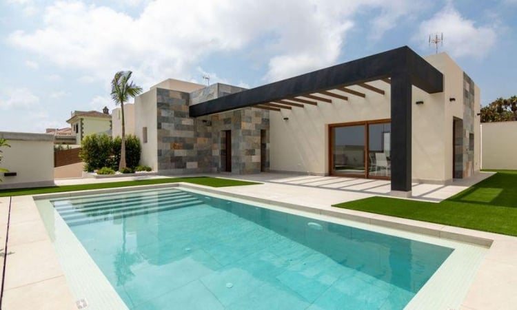 Villa in Residencia los Altos - view 1