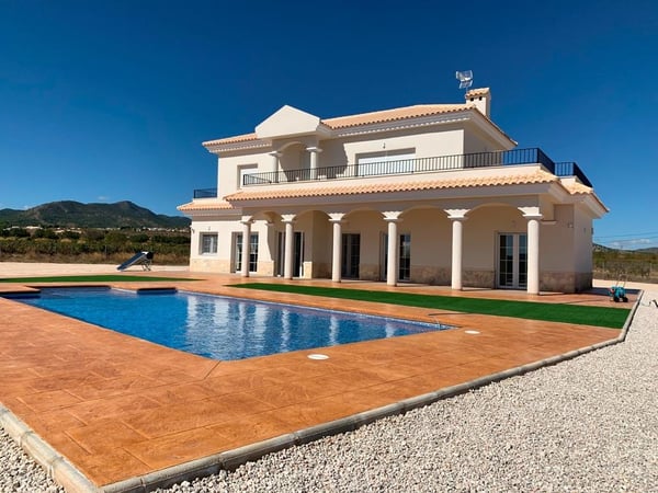 Villa in Pinoso - view 1