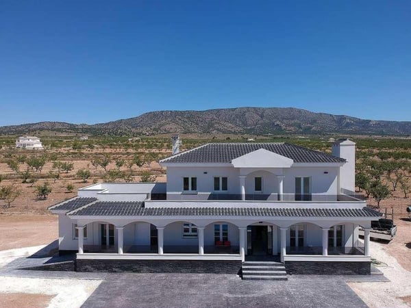 Villa in Pinoso - view 1