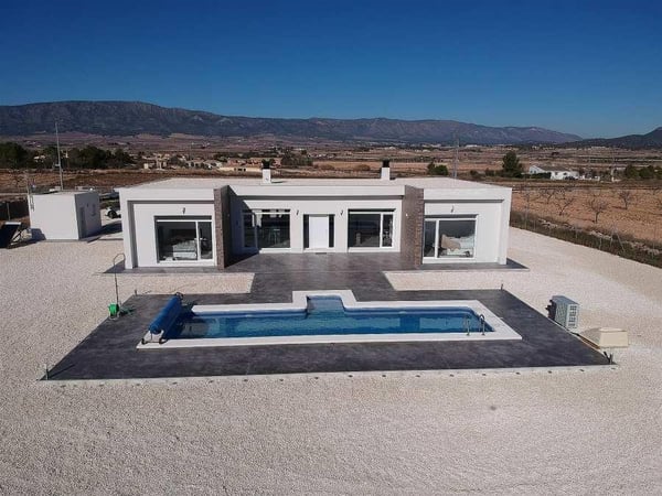 Villa in Pinoso - view 1