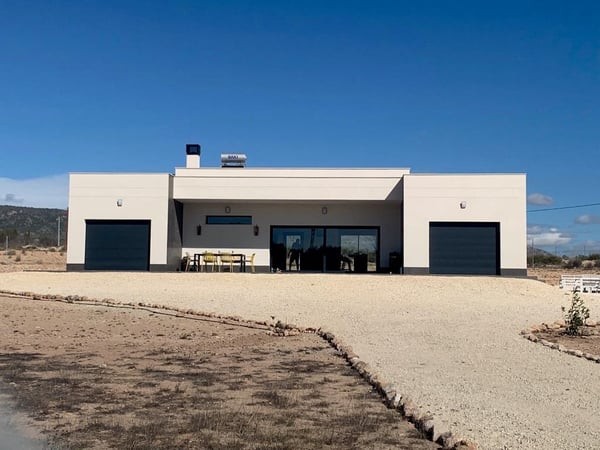 Villa in Pinoso - view 1