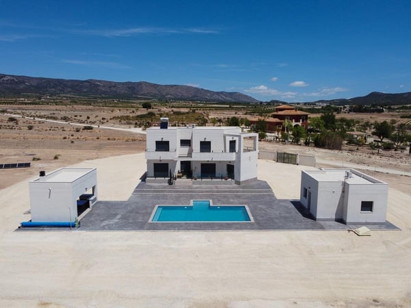 Villa in Pinoso - view 1