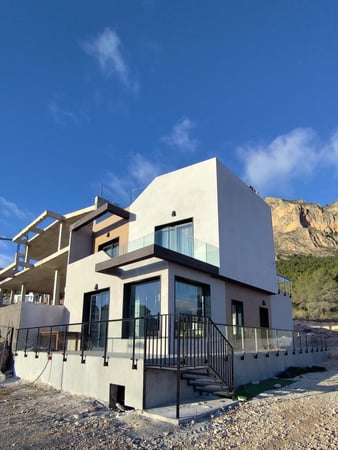 Villa in Polop - view 1