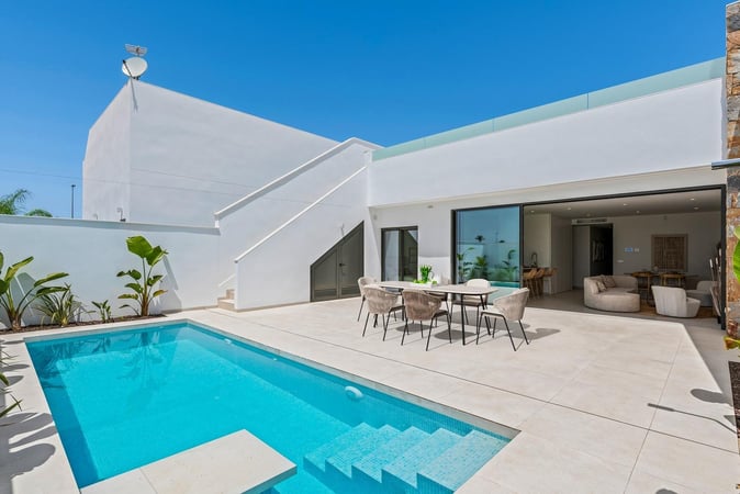 House in Los Alcazares - view 1