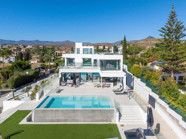 Villa in Benahavis - view 1
