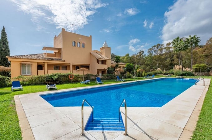 House in Elviria - view 1