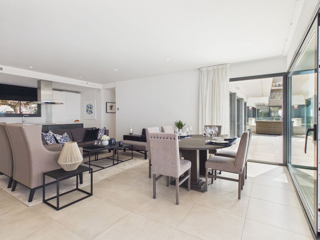 House in Estepona - Image 3