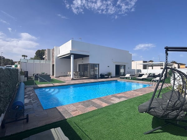 House in Villamartin - view 1