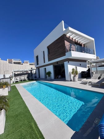 House in Villamartin - view 1
