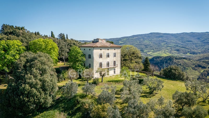 House in Pomarance - view 1