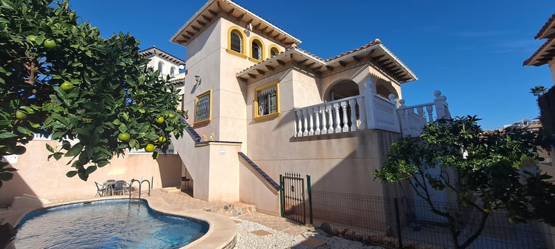House in La Zenia - view 1