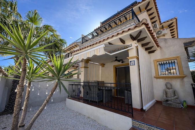 House in La Zenia - view 1