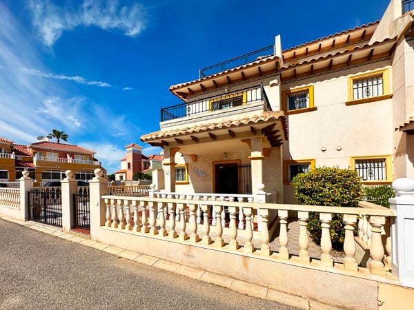 House in La Zenia - view 1