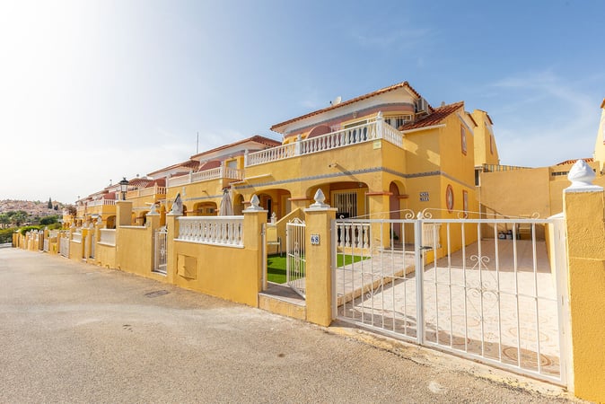 House in La Zenia - view 1