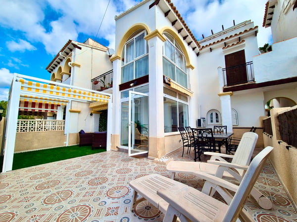 House in San Miguel de Salinas - view 1