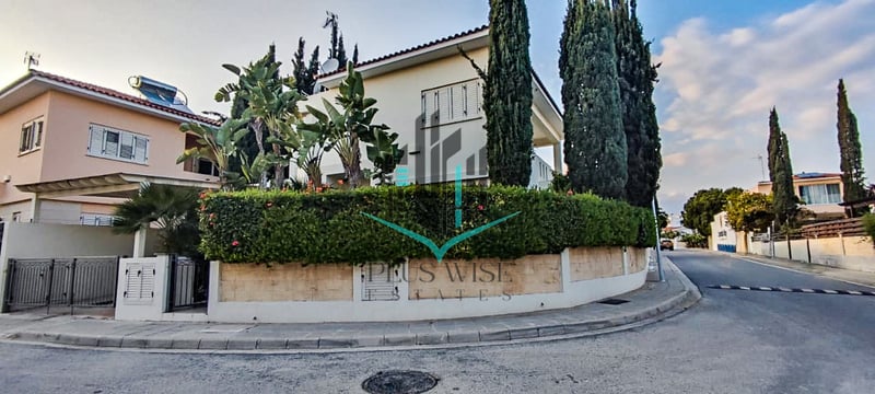 Villa in Pyla - view 1