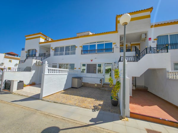 Apartment in Los Montesinos - view 1