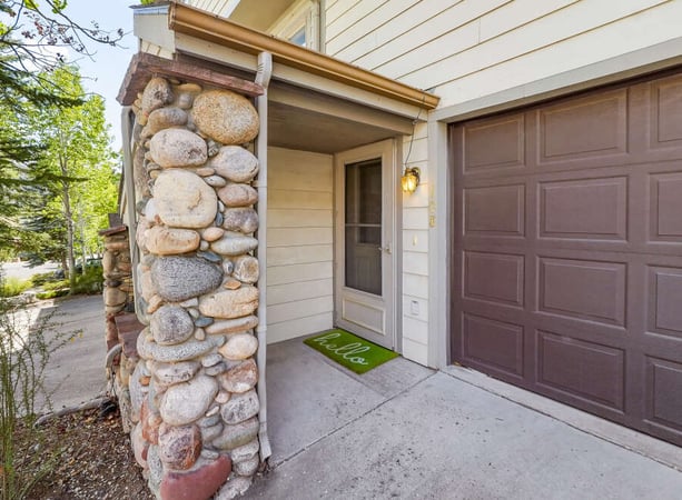 House in La Plata County - view 1