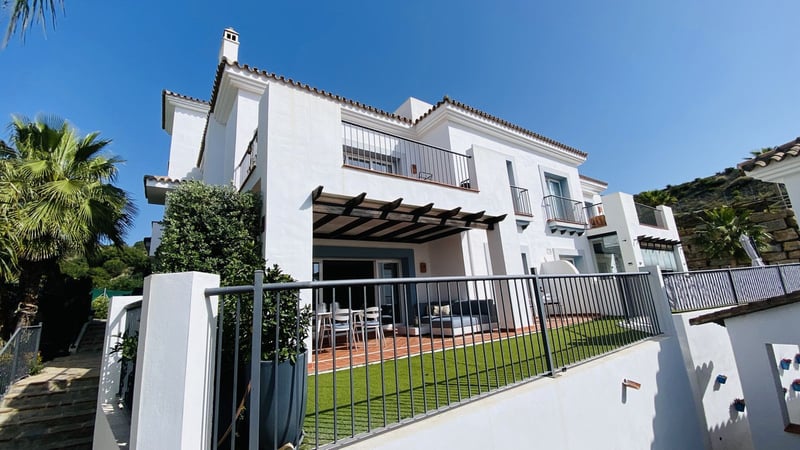 Apartment in El Paraiso - view 1
