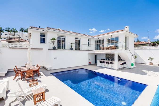 Villa in Estepona - view 1