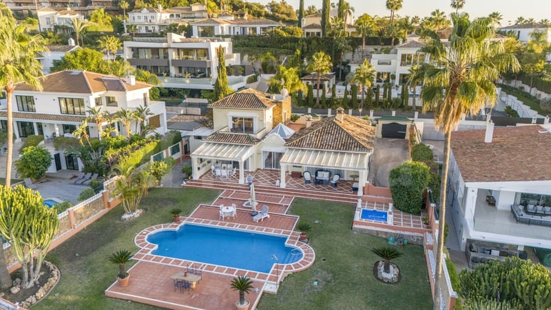 Apartment in Nueva Andalucia - view 1