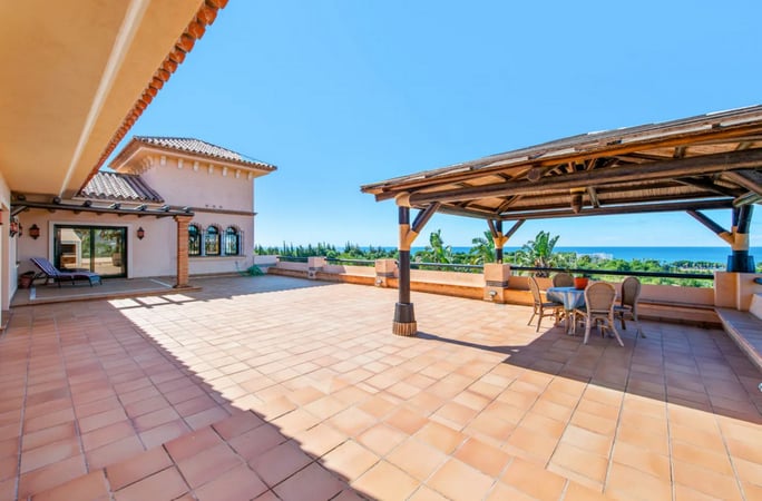 Villa in Estepona - view 1