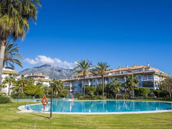 Apartment in Nueva Andalucia - view 1