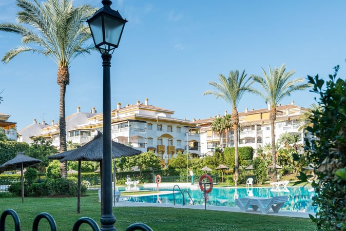 Apartment in Nueva Andalucia - view 1