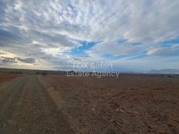 Land in Palaiometocho - view 1