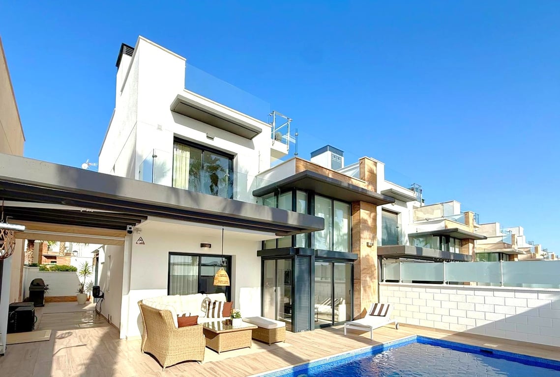 Villa in Los Dolses - Image 2