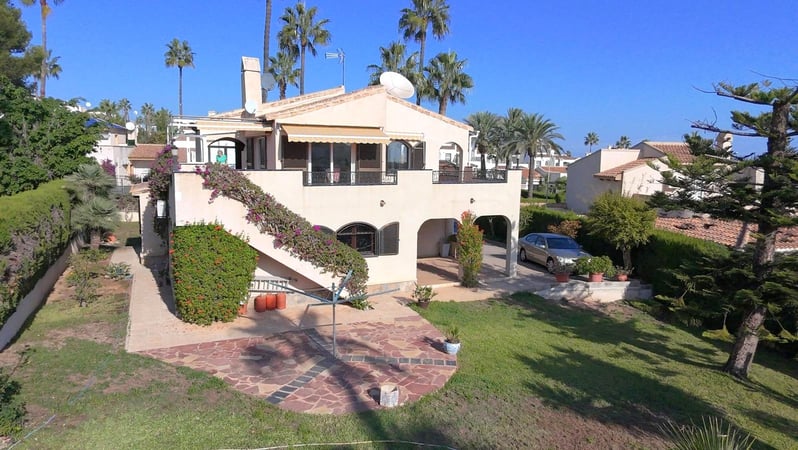 Villa in Villamartin - view 1
