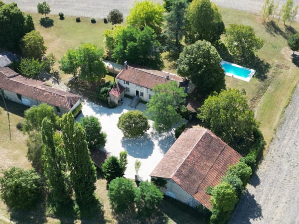 House in Blanzac-Porcheresse - view 1