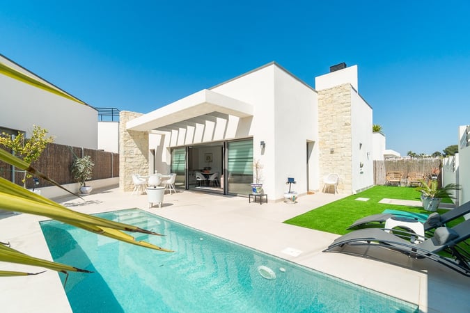 Villa in Villamartin - view 1