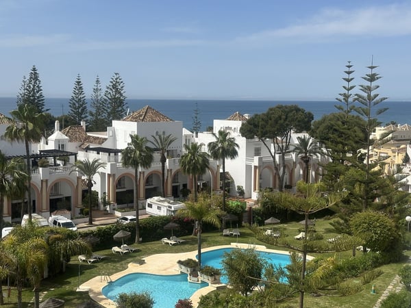 Apartment in Elviria - view 1