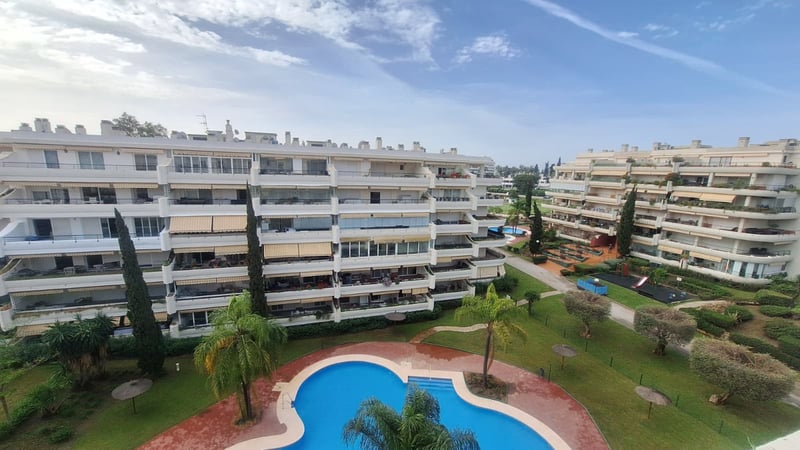Apartment in Guadalmina - view 1