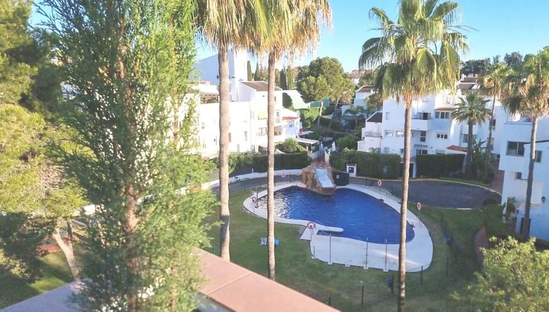 Apartment in Elviria - view 1