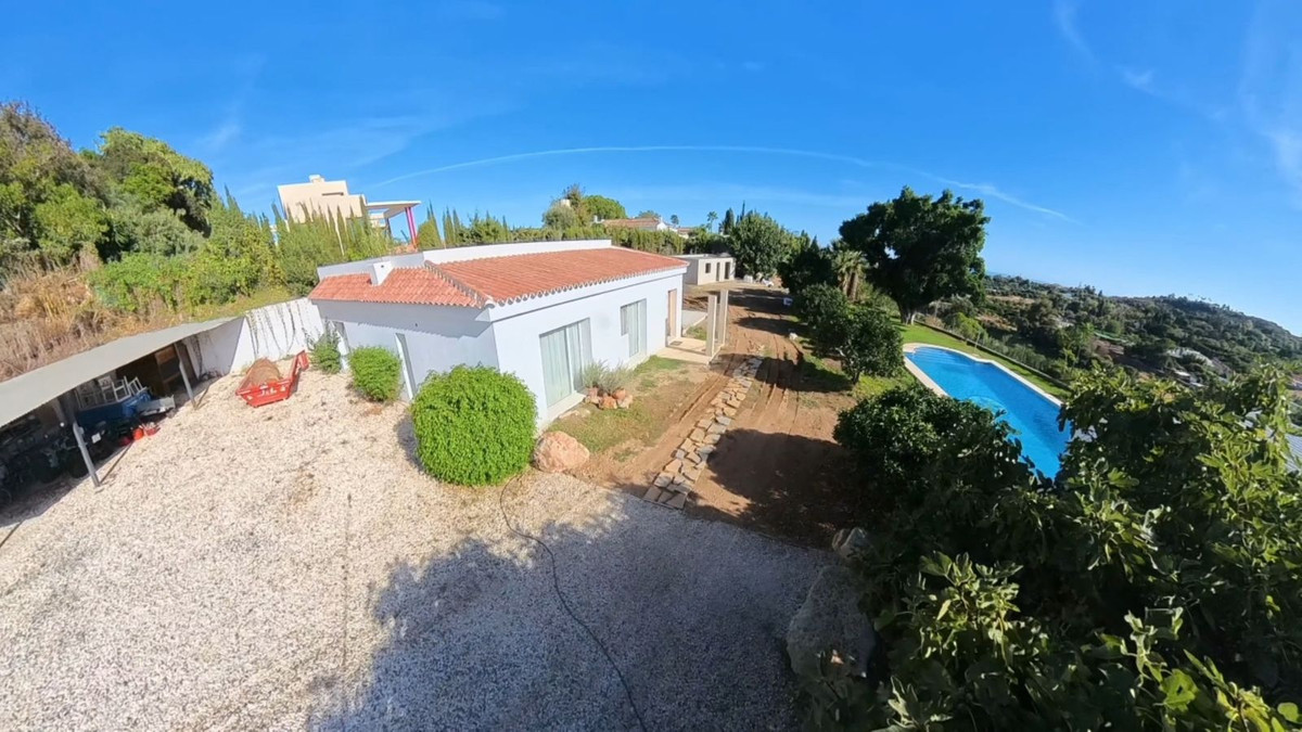 Villa in Estepona - Image 3