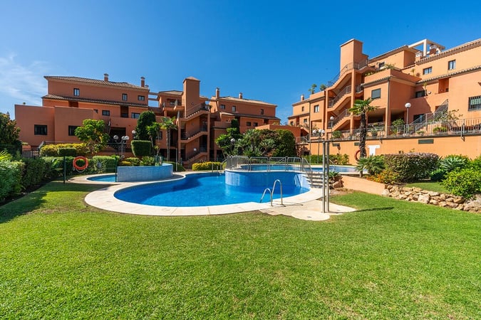 Apartment in Elviria - view 1