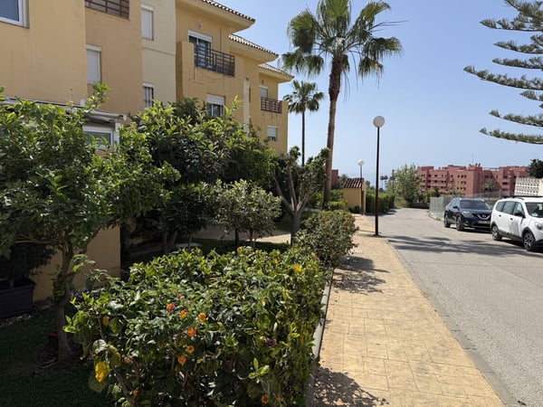 Villa in Estepona - view 1