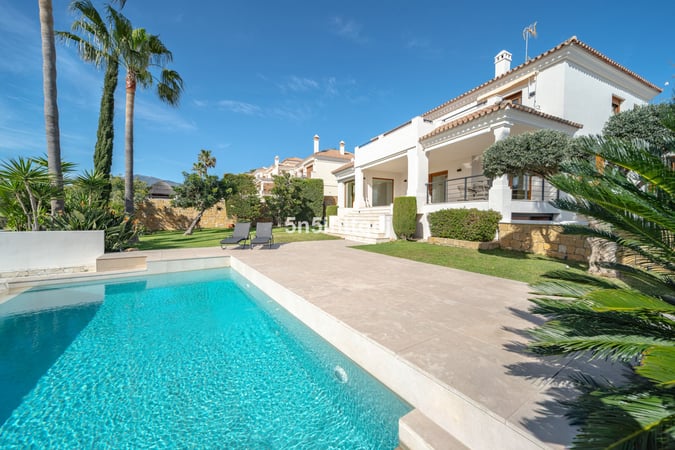 Villa in Benahavis - view 1