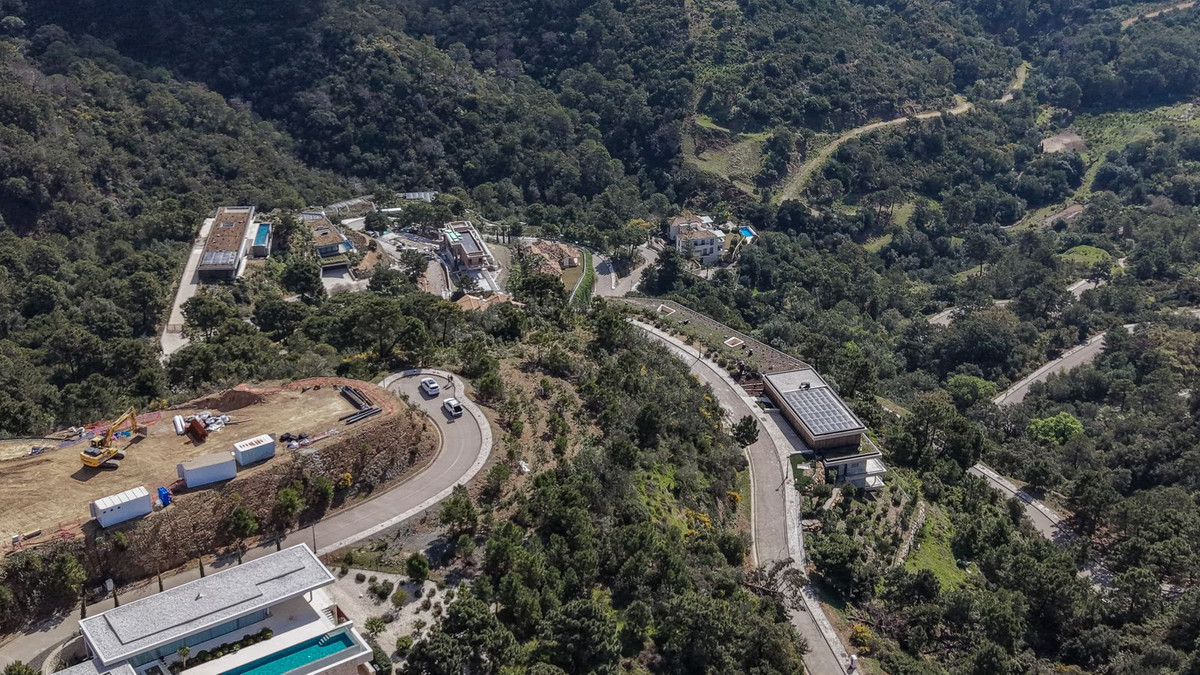 Land in Benahavis - Image 3