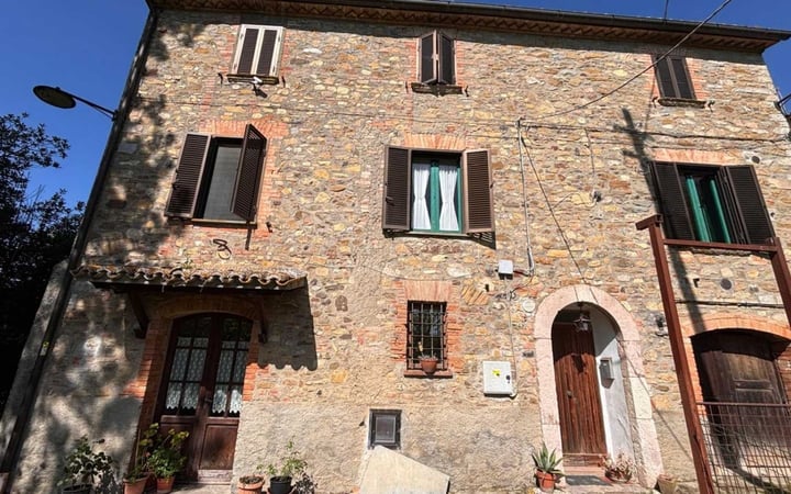 House in Frattaguida - view 1