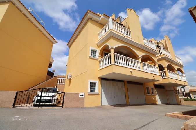 House in Algorfa - view 1