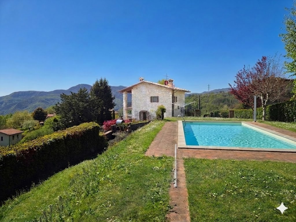 House in Castelnuovo di Garfagnana - Image 3