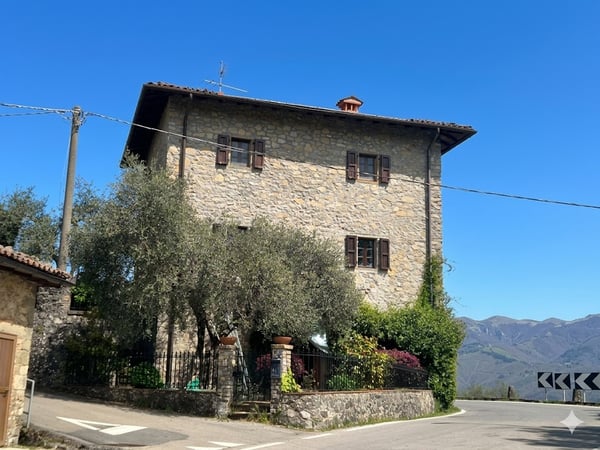 House in Castelnuovo di Garfagnana - view 1