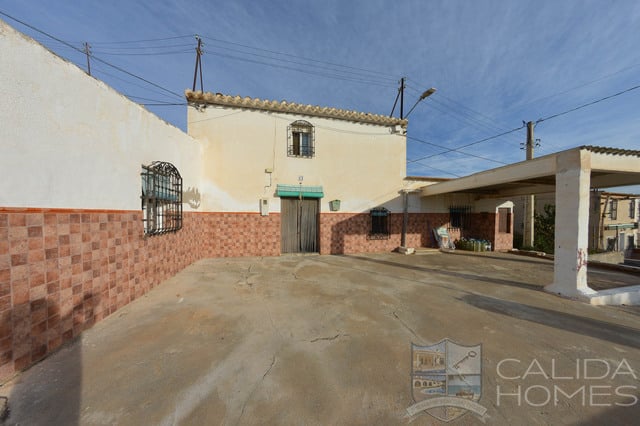 House in La Alfoquia - view 1
