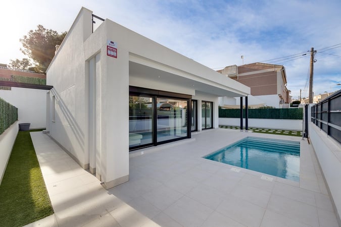 Villa in El Pinar de Campoverde - view 1