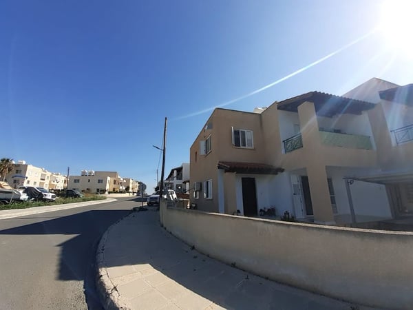 Villa in Chlorakas - view 1