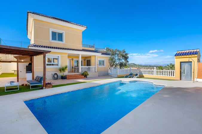 Villa in San Miguel de Salinas - view 1